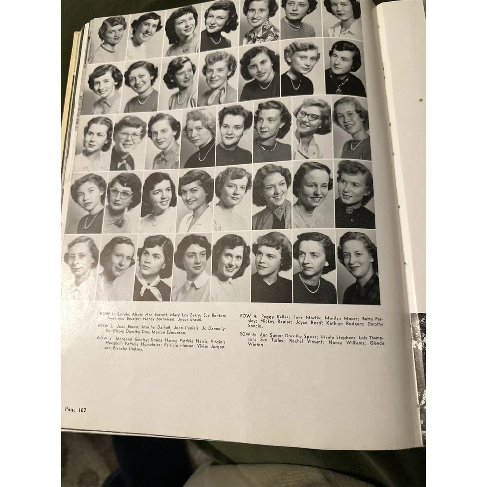 1952 RAZORBACK Yearbook - University of Arkansas - Fayetteville, AR